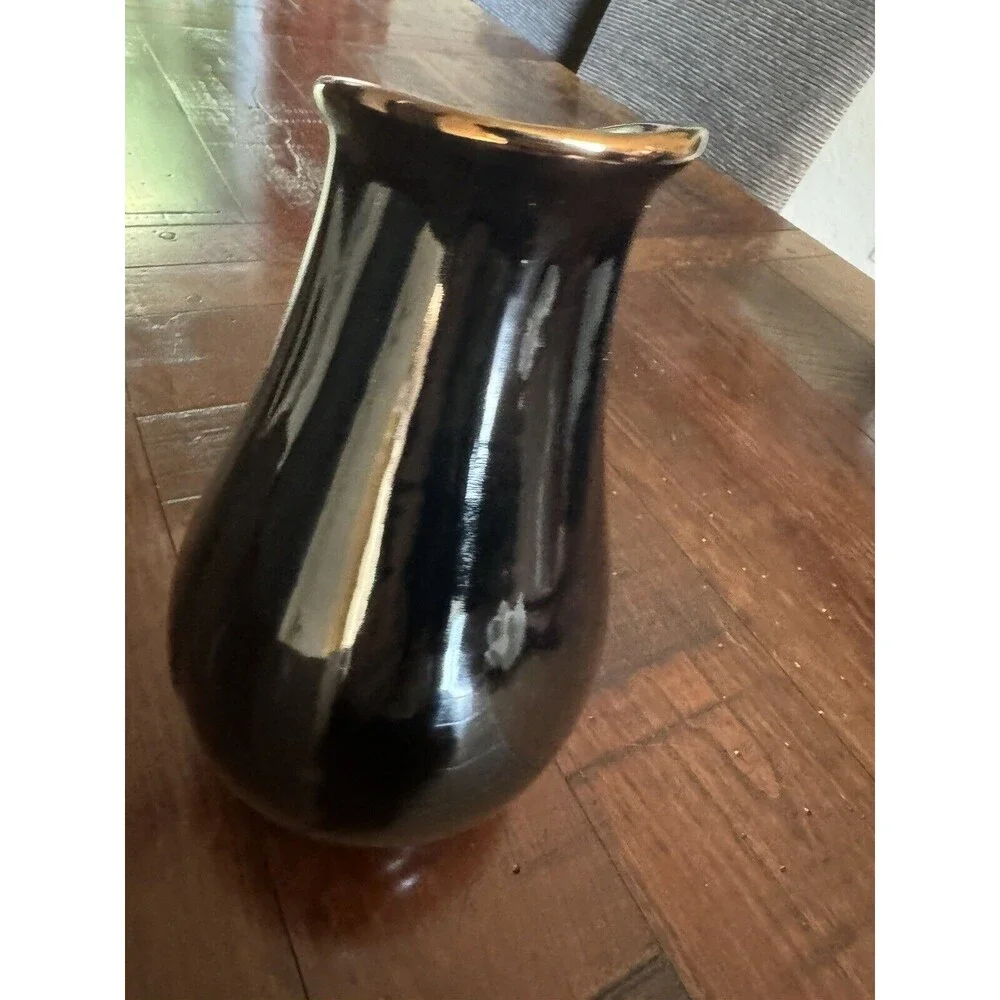Black &‎ Gold Flower Motif Vase